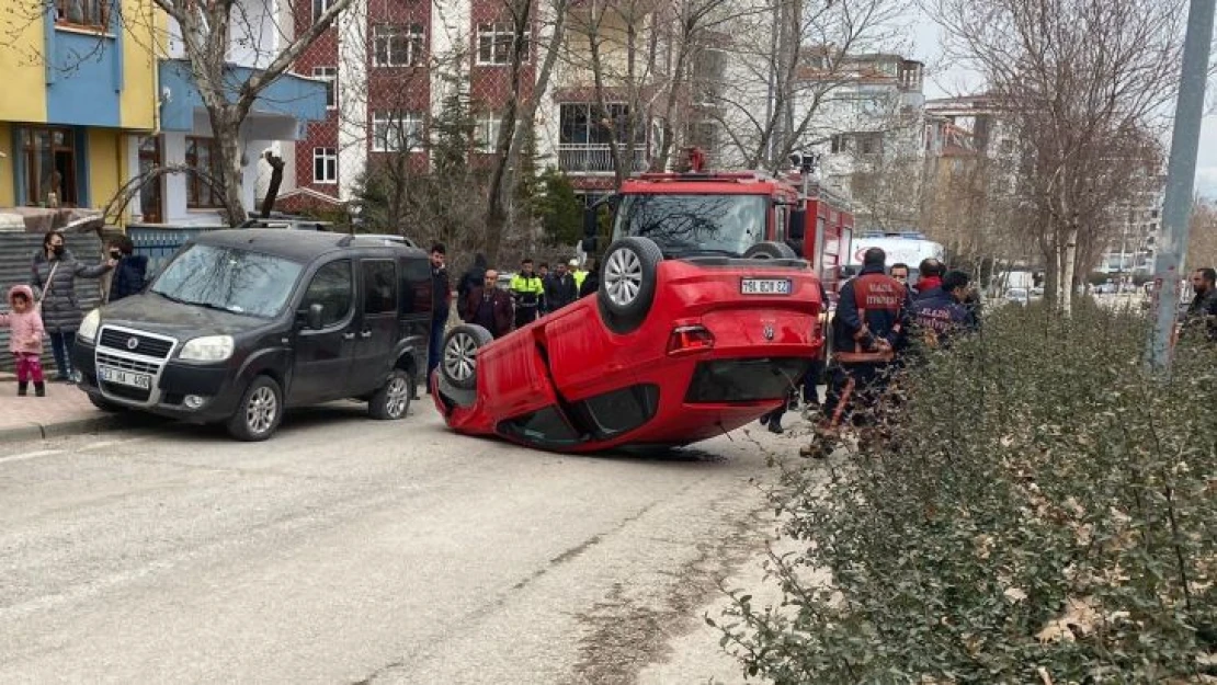 Elazığ'da otomobil ters döndü: 1 yaralı