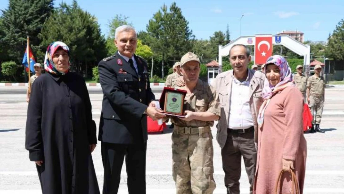 Elazığ'da özel birey asker olmanın gururunu yaşadı