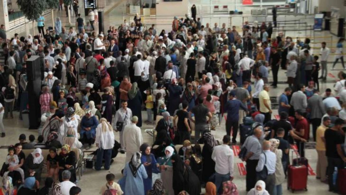 Elazığ'da pandeminin ardından ilk hacı kafilesi yola çıktı