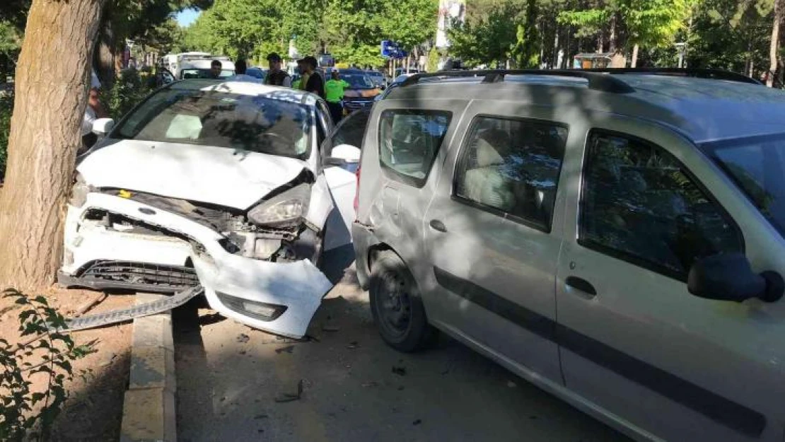 Elazığ'da zincirleme trafik kazası: 3 yaralı