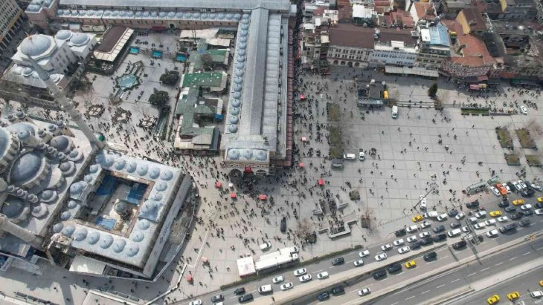 Eminönü'nde Ramazan yoğunluğu havadan görüntülendi