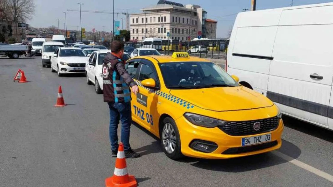 Eminönü'nde taksiler tek tek denetlendi