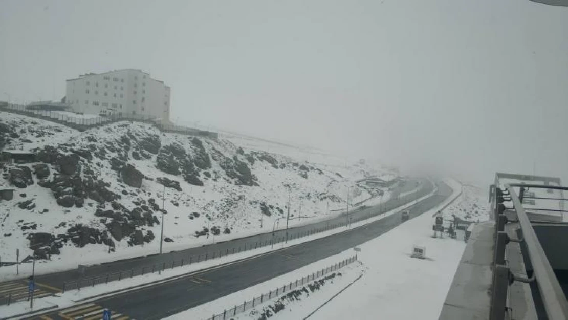 Erciyes'te Mayıs karı güzelliği