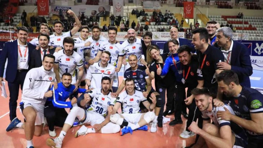 Erkekler AXA Kupa Voley'de ilk finalist Arkas Spor