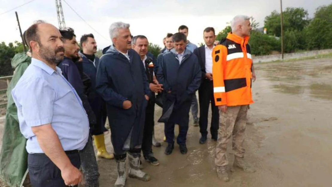 Erzincan'da sağanak sele dönüştü