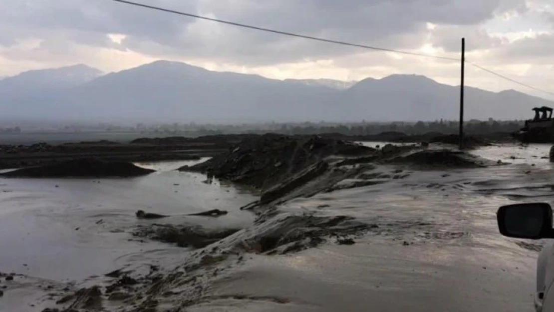 Erzincan'da sel felaketi, kent adeta sular altında kaldı