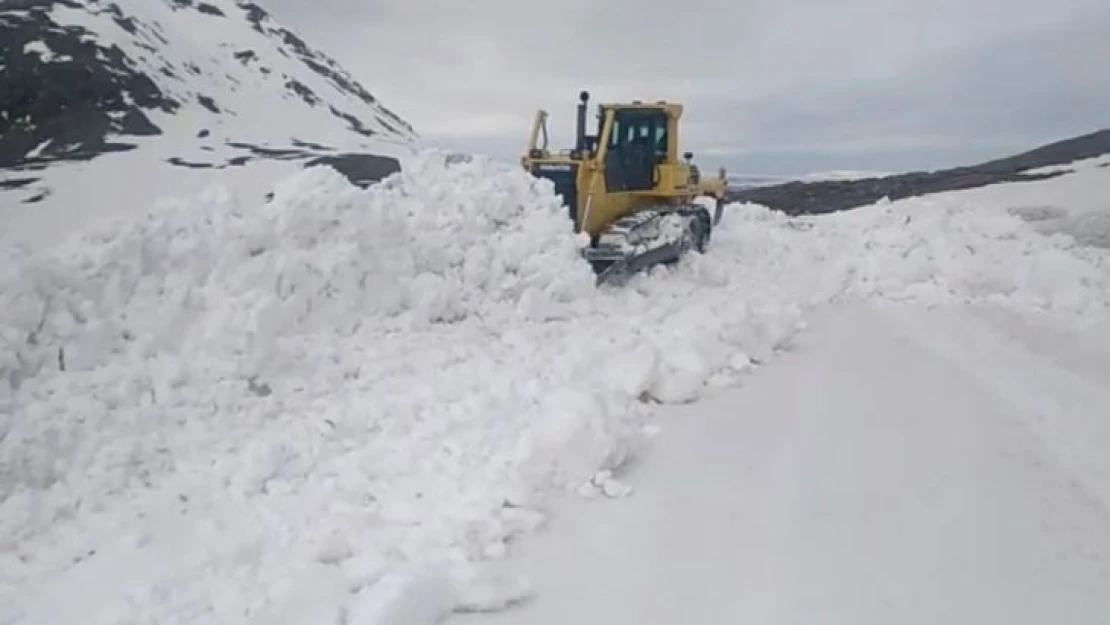 Erzurum'da kar kalınlığı 5 metreyi aştı