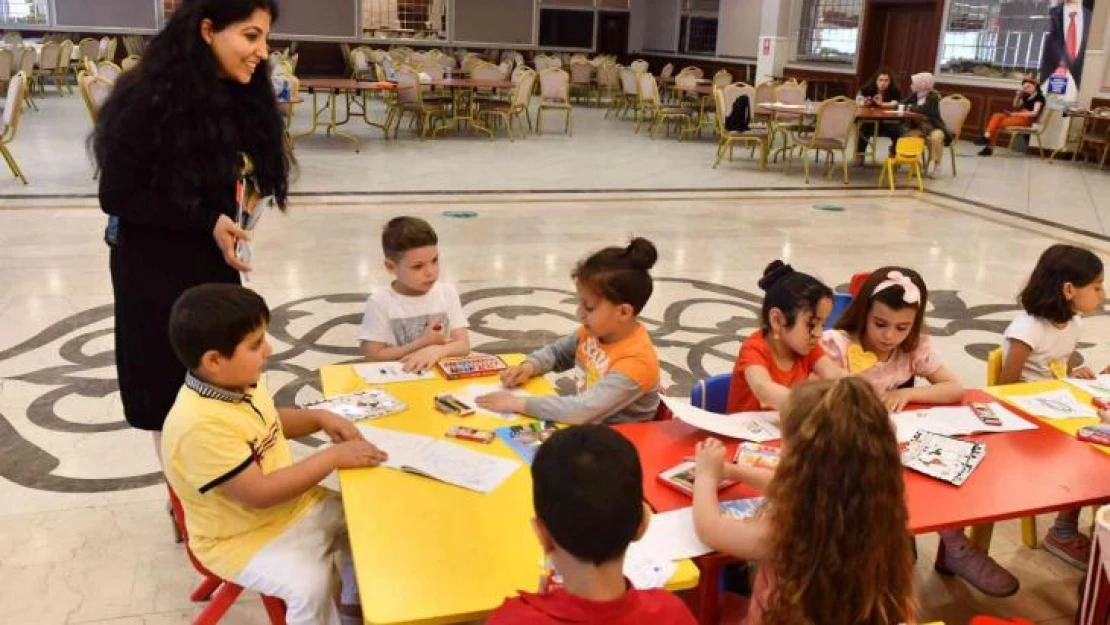 Esenyurt'ta 'Okuyan Bir Gelecek' etkinliğiyle geleceğe ışık tutuluyor