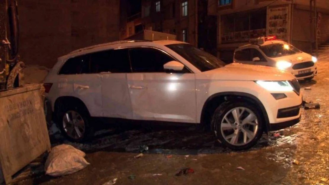 Esenyurt'ta kayan araç yayalara çarptı: 2 yaralı