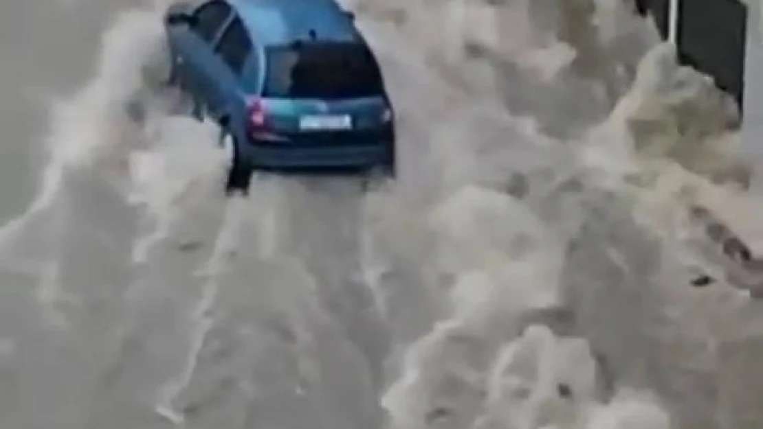 Esenyurt'ta sulara kapılan bir çocuk son anda kurtarıldı