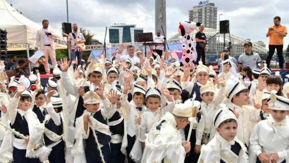 Esenyurt'taki sünnet şöleninde çocuklar gönüllerince eğlendi