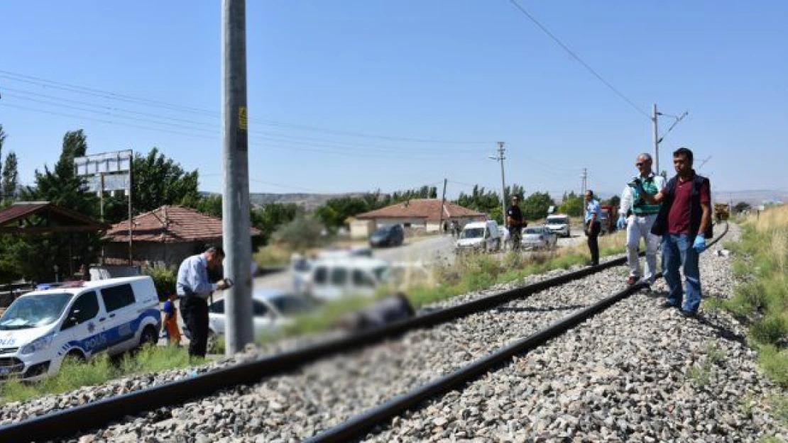 Eşine ekmek almaya giderken trenin çarptığı kadın öldü