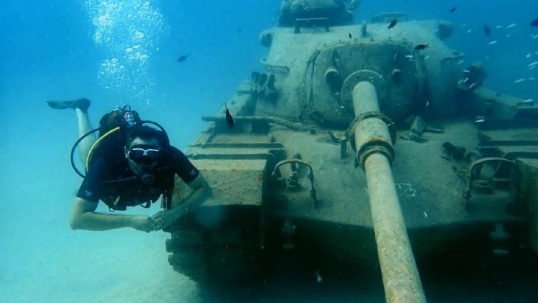 Eskişehirli dalgıçlar 20 metre derinlikteki kargo uçağı ve tankı fotoğrafladı