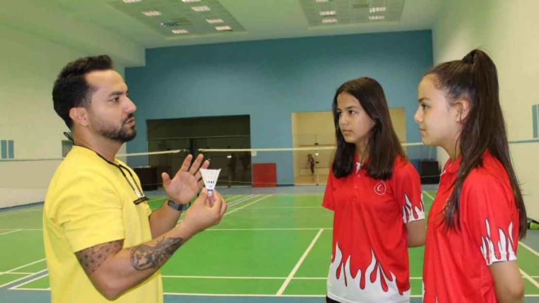 Eskişehirli ikizler, Türk badminton tarihine şimdiden isimlerini yazdılar