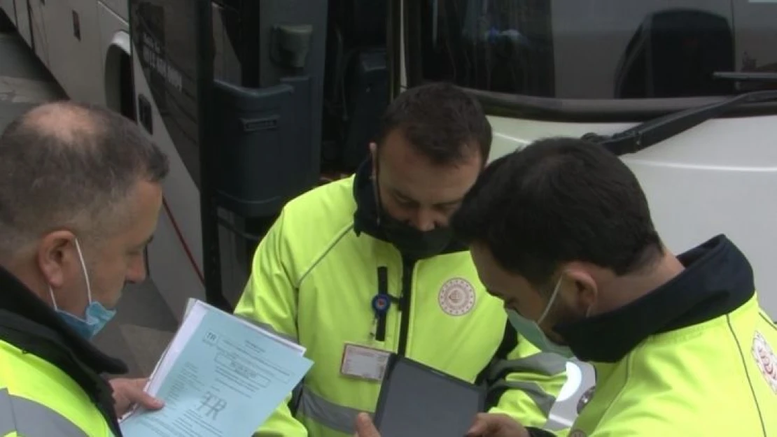 Fatih'te terminal dışı yolcu indirip bindiren otobüslere ceza yağdı