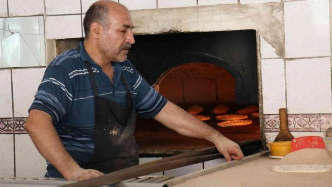 Fırıncıların 400 derece ateşin karşısında ekmek mücadelesi