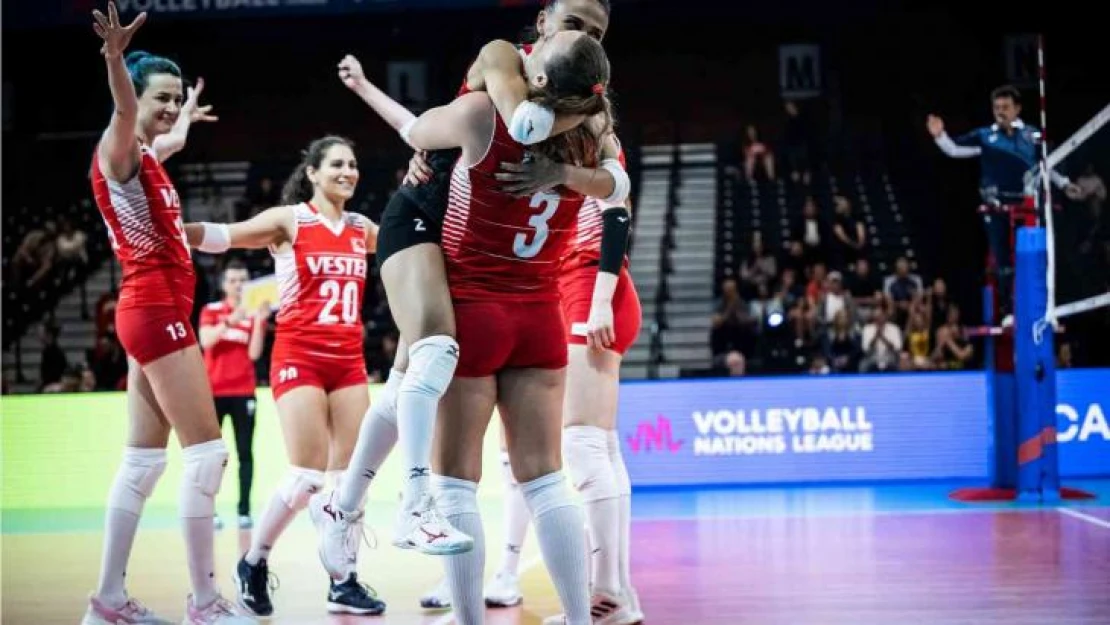 FIVB Milletler Ligi: Türkiye: 3 - Hollanda: 0