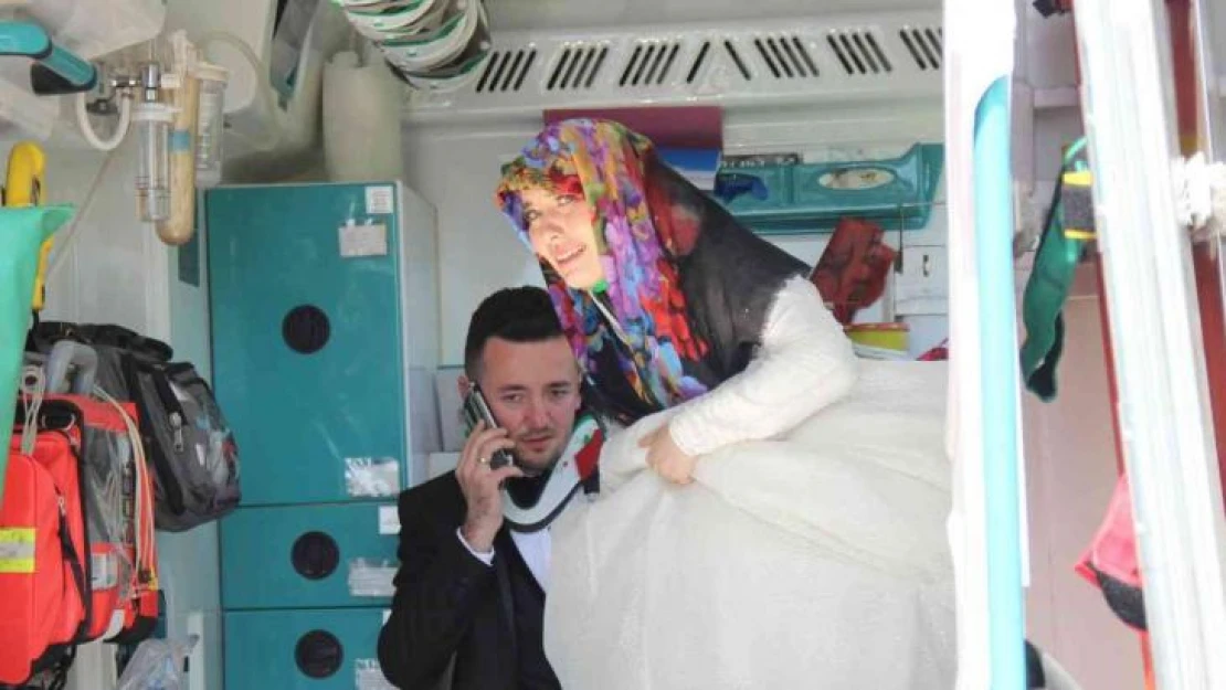 Fotoğraf çekimine giden gelin ve damat, kazada yaralandı