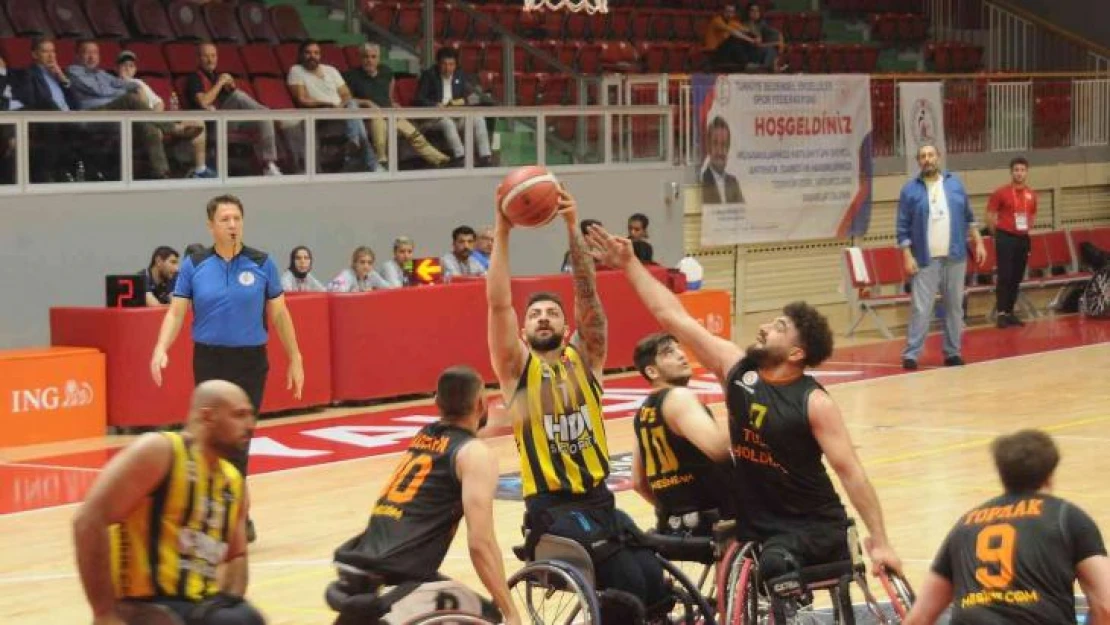 Galatasaray'ı yenen Fenerbahçe adını finale yazdırdı