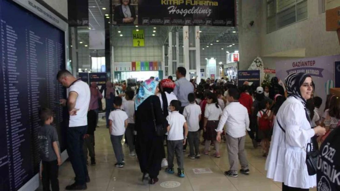 Gaziantep Kitap Fuarı'nı ilk üç günde 300 bine yakın kişi ziyaret etti