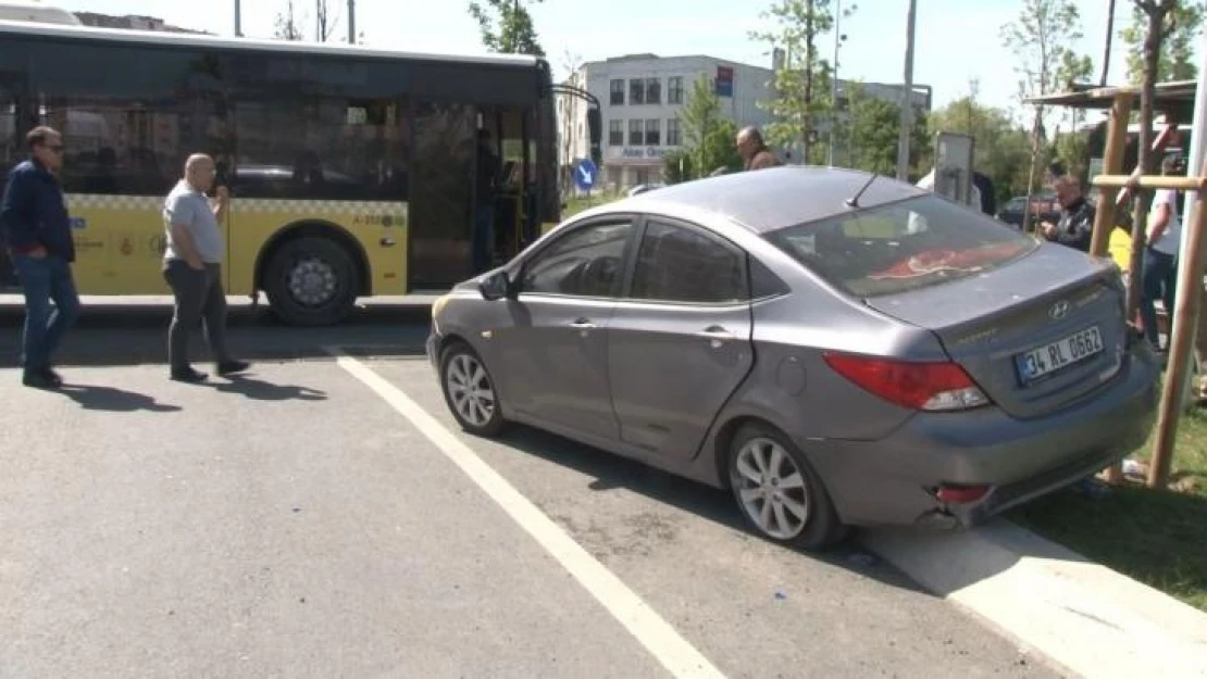 Gaziosmanpaşa'da İETT otobüsü ile otomobil çarpıştı: 3 yaralı