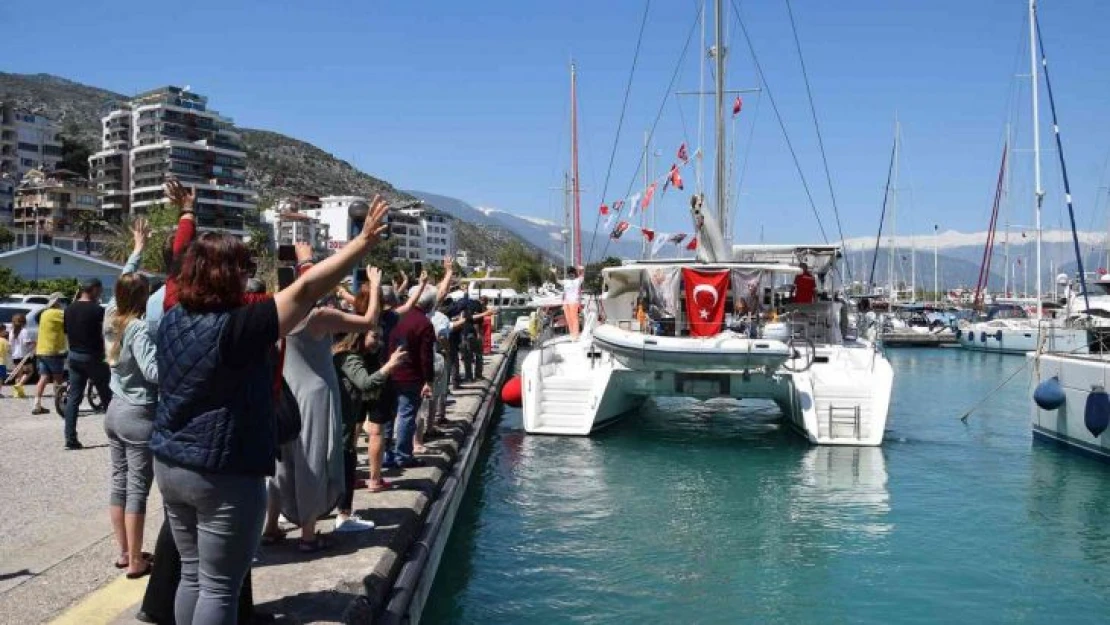 Gelin geldiği tekneyle 5 yıllık dünya turuna çıktı