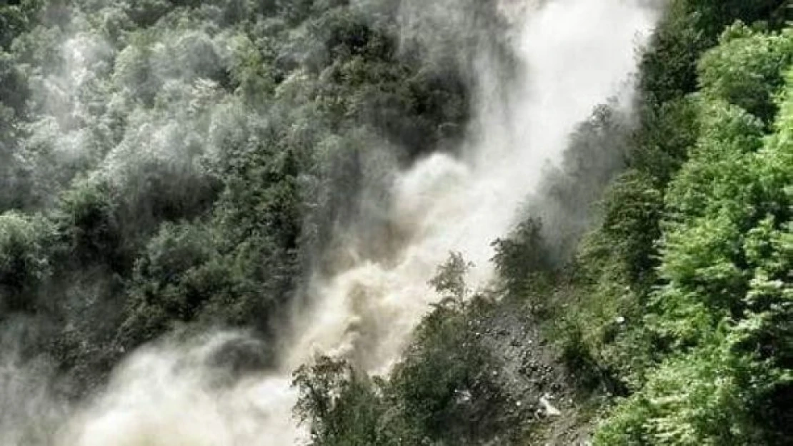 Giresun'daki yapay şelale bu yıl karlar vaktinden önce eriyince erken oluştu