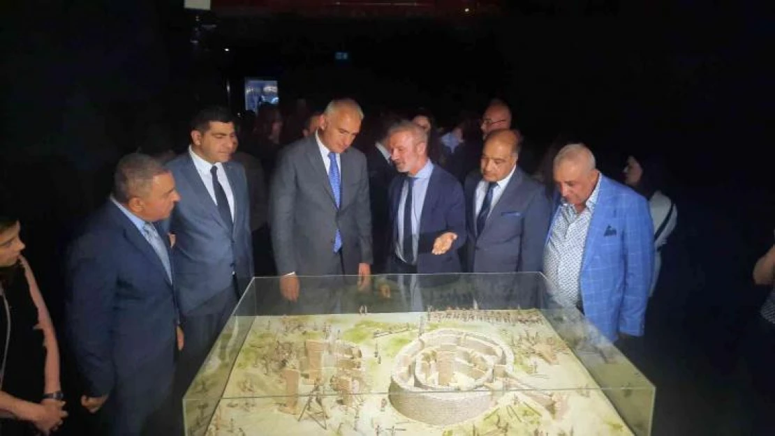 Göbeklitepe sergisini gezen Bakan Ersoy: 'Hedefimiz, 5 yıl içerisinde 5 milyon yabancı ziyaretçiye ulaşmak'