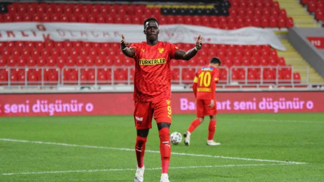 Göztepe'de Ndiaye Çin yolcusu