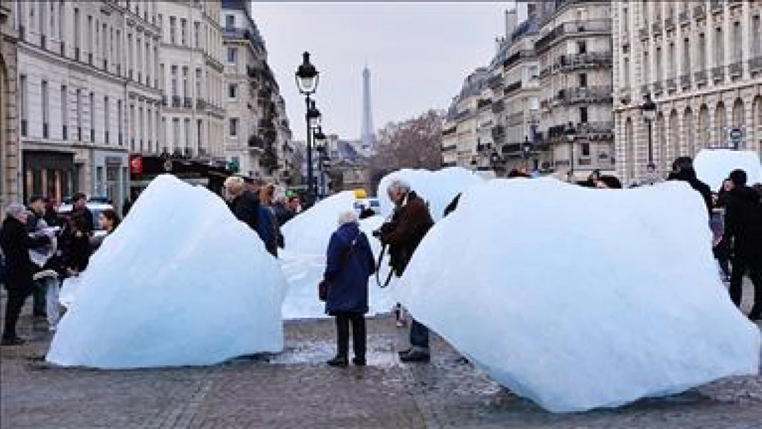 Grönland'ın buzu Paris'e geldi