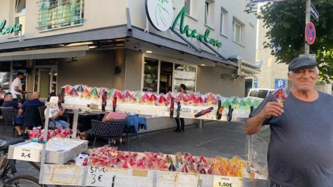 Gümülcineli Türk'ün elma şekerlerine Almanya'da yoğun ilgi