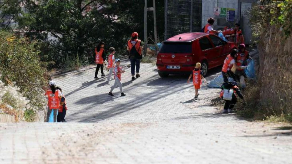 Gümüşhane'de daha temiz bir gelecek için çöp toplandı