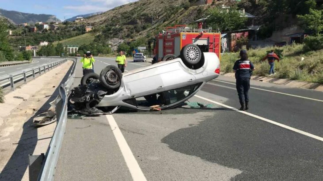 Gümüşhane'de lastiği patlayan otomobil takla attı: 2 yaralı