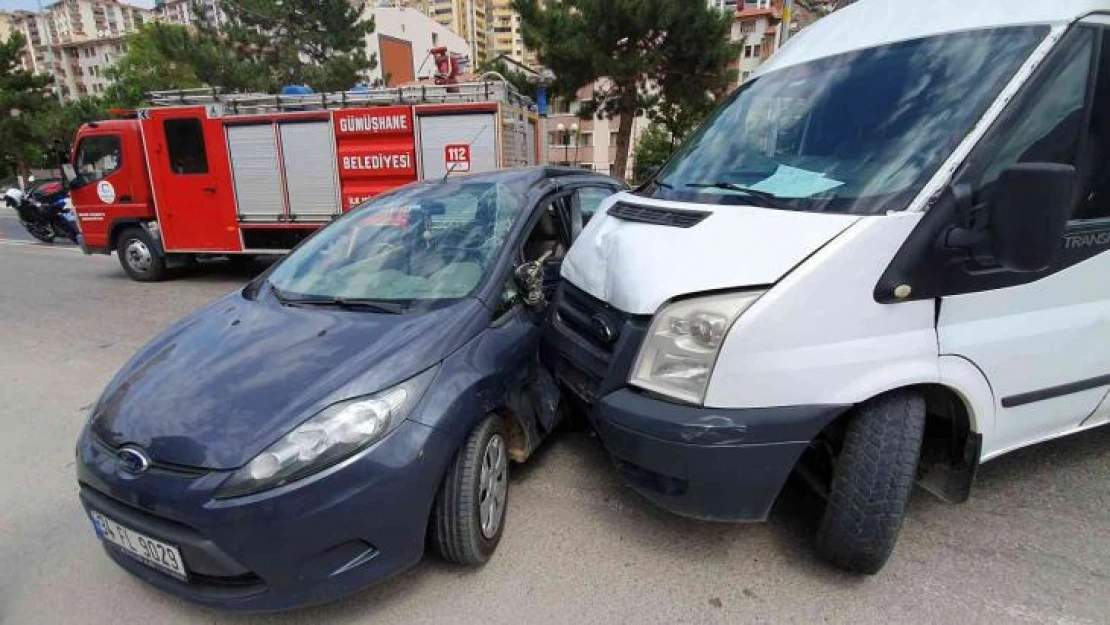 Gümüşhane'de trafik kazası: 2 yaralı