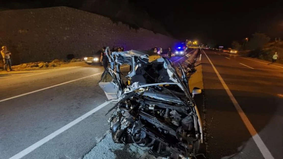 Gurbetçinin otomobili traktörle çarpıştı: 1 ölü, 7 yaralı