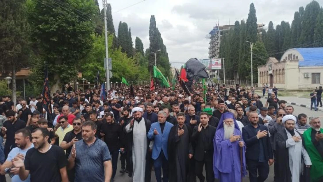 Gürcistan'da 'Tasua Yürüyüşü'ne binlerce kişi katıldı