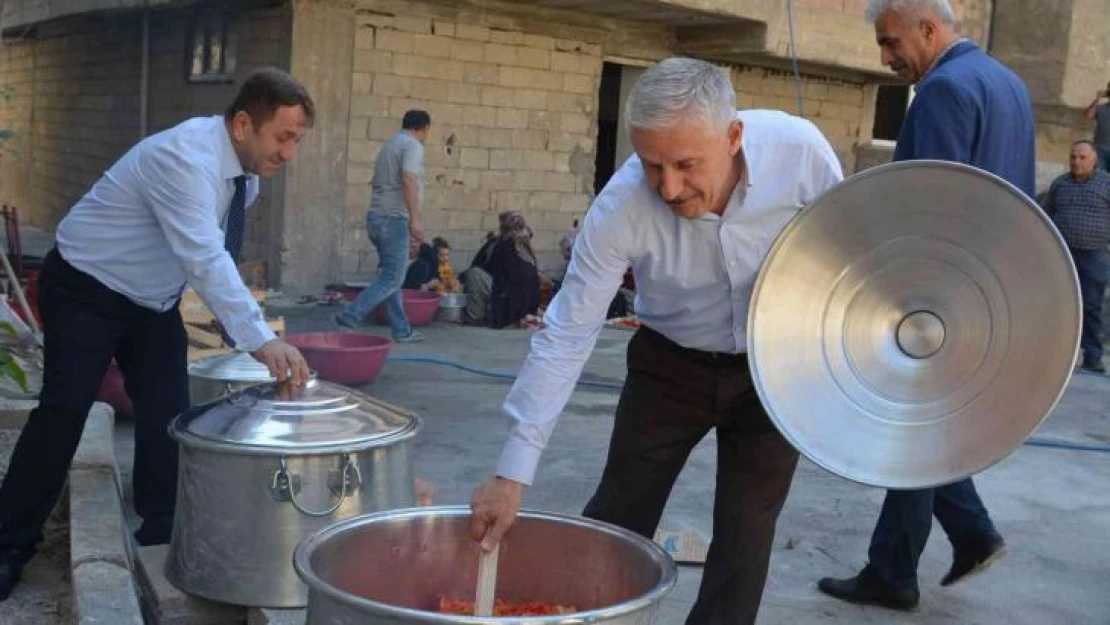 Hakkarili kadınlar salça üretimine başladı