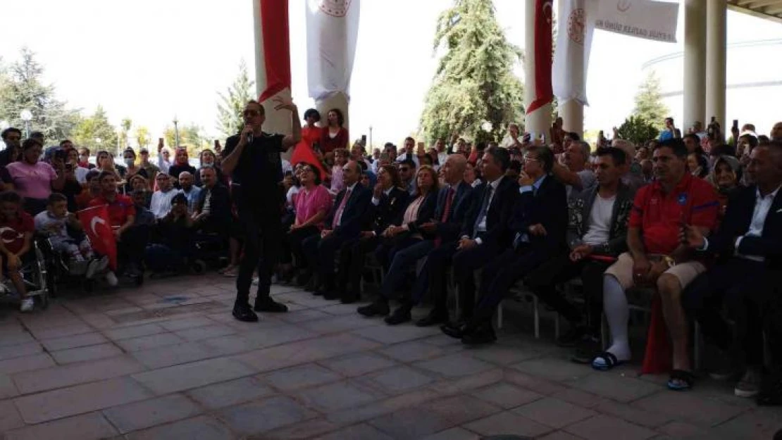 Haluk Levent'ten gazilere özel konser