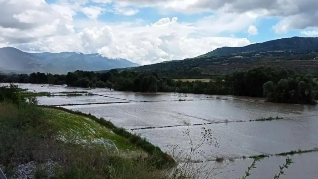 Hanönü'de ekili alanlar sular altında kaldı