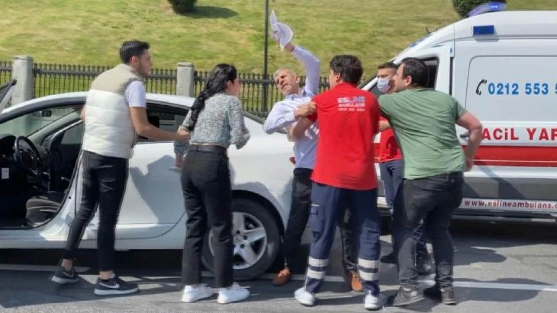 Hasta taşıyan ambulans otomobille çarpıştı