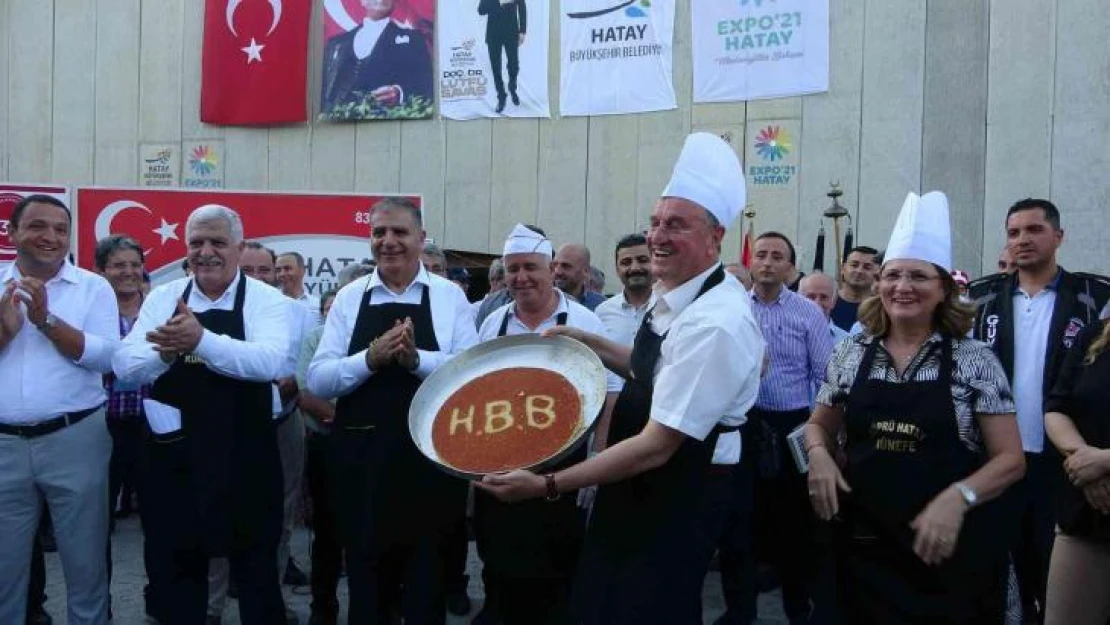 Hatay'da 83 metre uzunluğundaki künefe dakikalar içerisinde tükendi