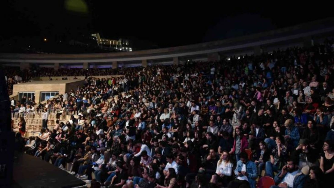 Hatay'da Feridun Düzağaç konser verdi