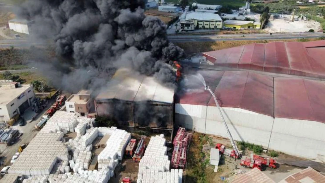 Hatay'daki antrepo yangınını söndürme çalışmaları sürüyor