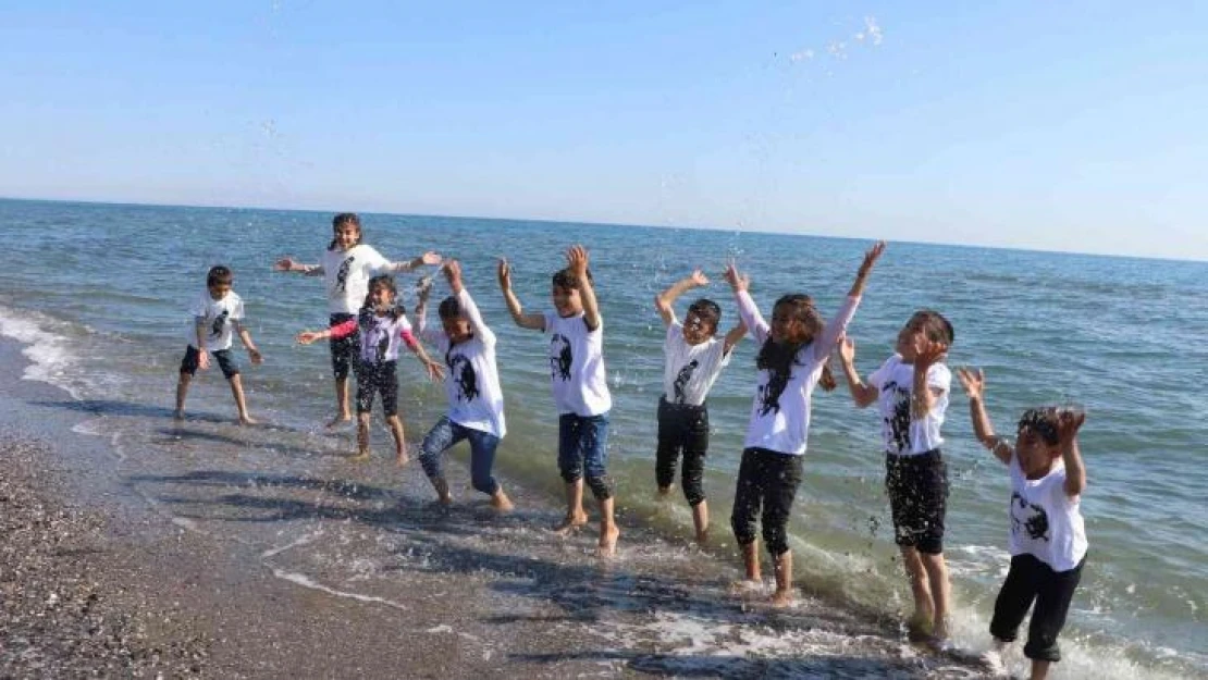 Hayatlarında ilk defa deniz gören Siirtli çocukların büyük mutluluğu