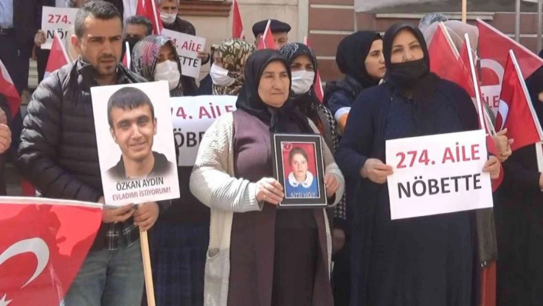 HDP önündeki evlat nöbetine bir aile daha katılarak sayı 274'e yükseldi