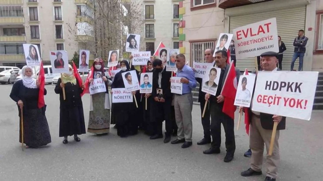 HDP önündeki evlat nöbetine bir aile daha katıldı, aile sayısı 280 oldu