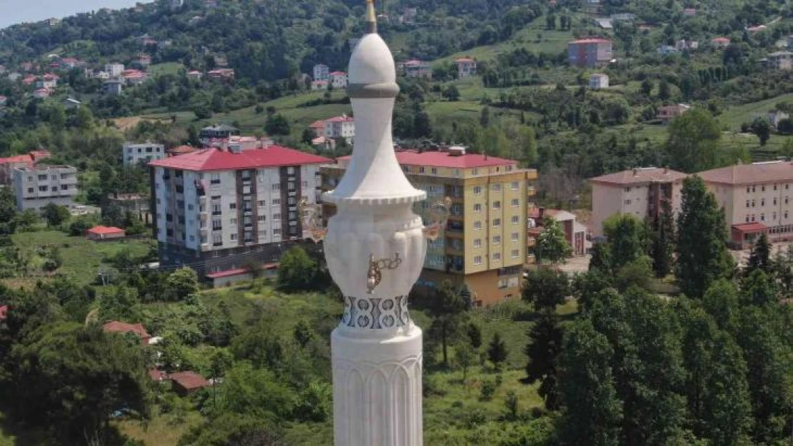 Hem mimarisiyle hem de minaresiyle ilgi çekiyor