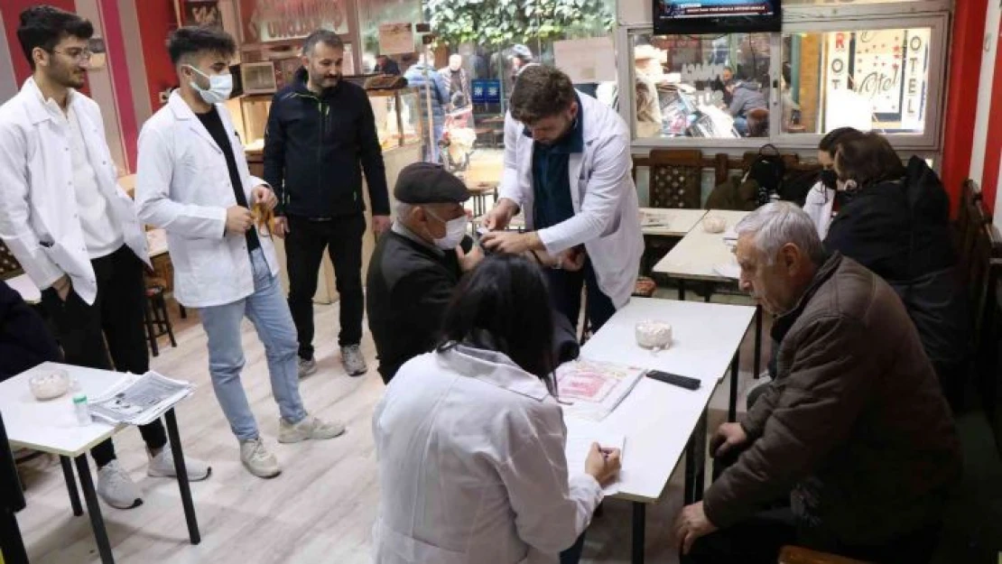 Hemşire adaylarından ücretsiz sağlık taraması ve eğitimi