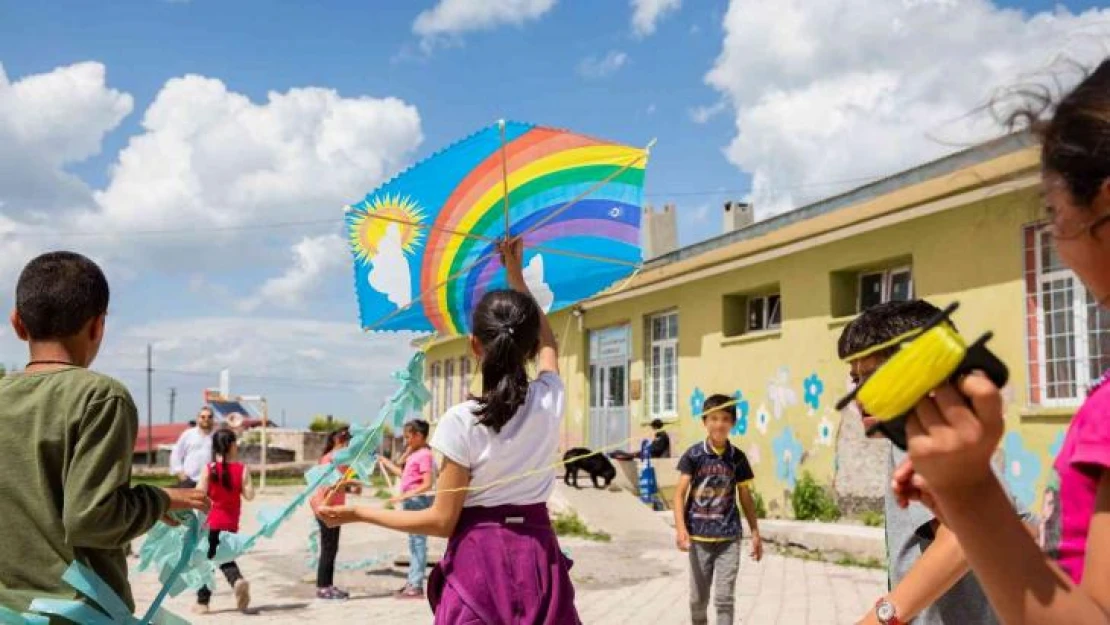 Hepsiburada, Kars'taki öğrencilerin karne heyecanına ortak oldu