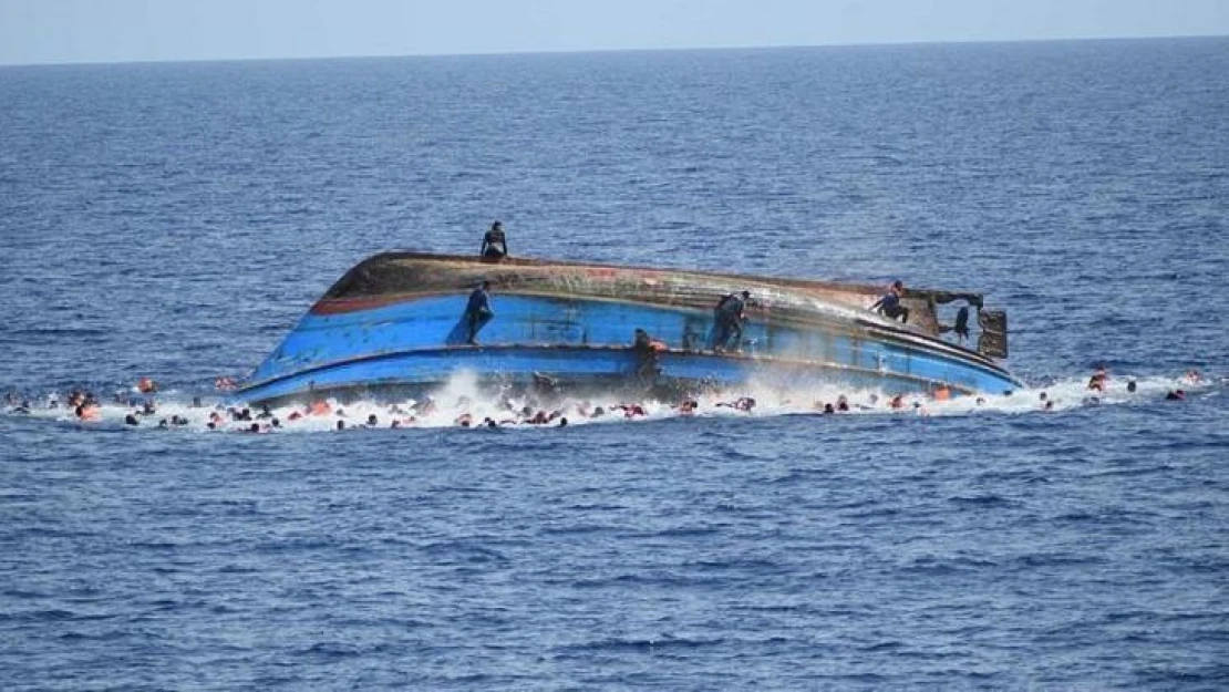 Hindistan'da yolcu teknesi battı: 3 ölü, 17 kayıp